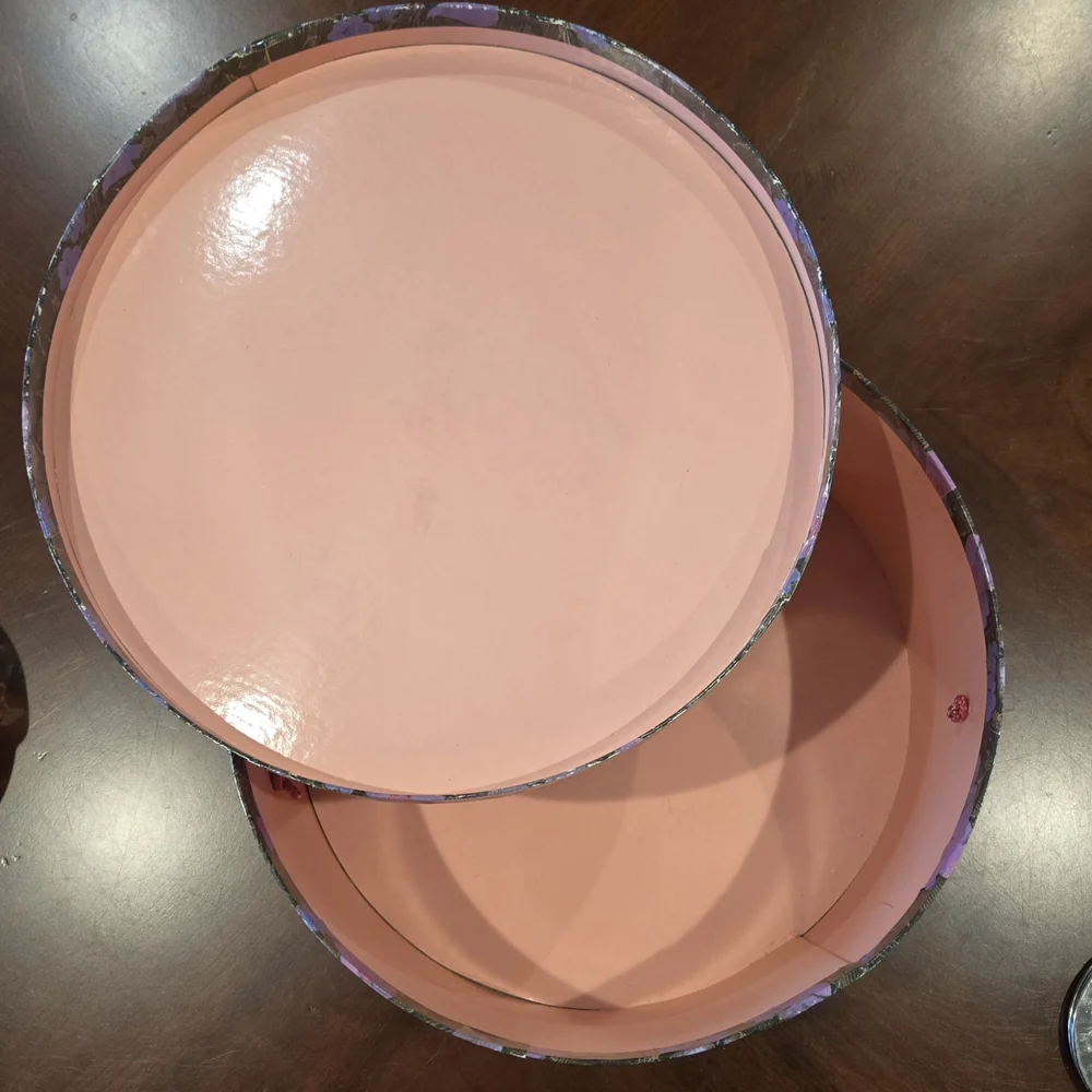 Vintage Round Hat Box - Picture 13 of 15